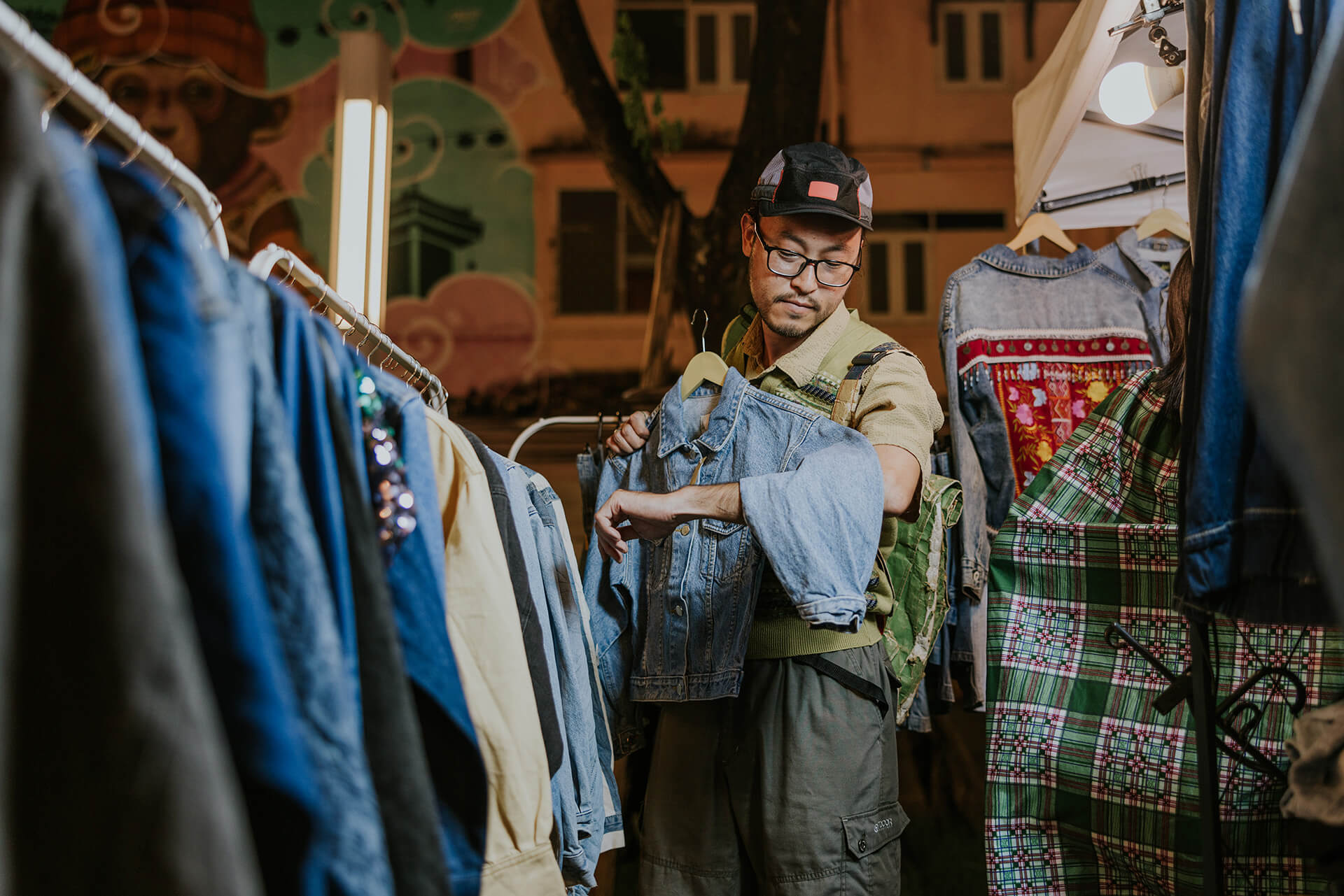 produzione collezioni complete di outerwear, felperia, pantaloni, borse, costumi da bagno e accessori